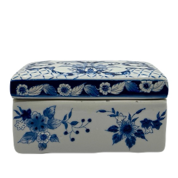 Chinese Blue and White Porcelain Trinket Keepsake Box w/ Lid - BEAUTIFUL Vintage - Picture 4 of 10
